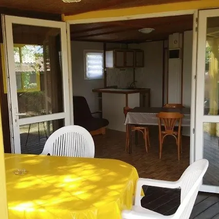 Grand En Bois Climatise Avec Vue Sur Le Feriehus Saramon