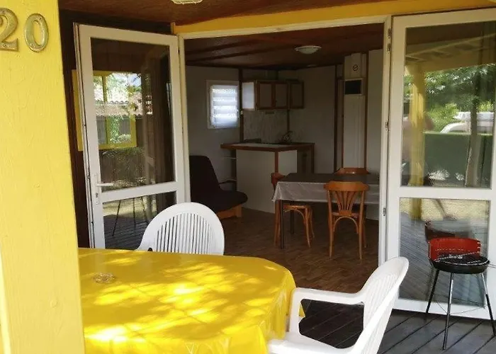 Grand En Bois Climatise Avec Vue Sur Le Vakantiehuis Saramon